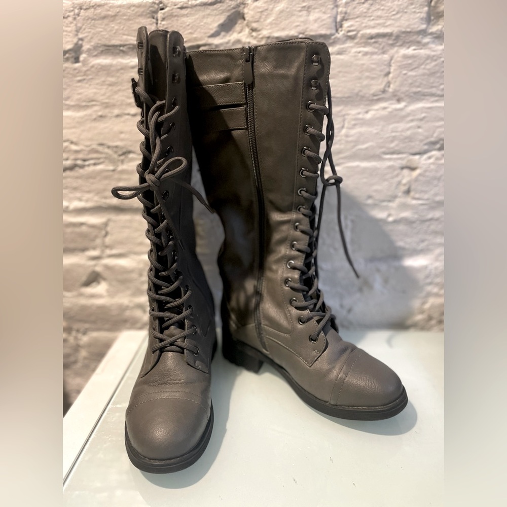 Dream Pair Gray Lace-up Boots